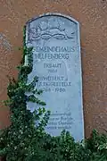 Gedenktafel vor dem Gemeindehaus