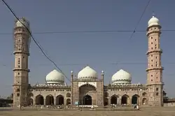 Gebetshalle mit 2 Minaretten