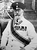 Das Abzeichen eines Geheimrats an der Uniform: Drei Sterne mit dem passenden Emblem der Behörde bzw. des Ministeriums