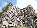 Steinmauer des Mitsukeyagura-Turms