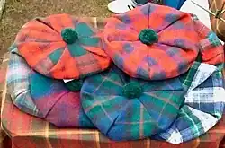 Tam o' Shanter genannte Schottenmützen