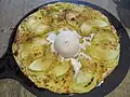 Flambierte Apfeltarte mit Eiskugel