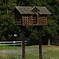 Taubenhaus auf zwei Pfählen im ehemaligen Rittergut Kürbitz im Vogtland