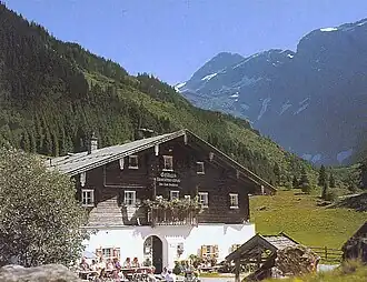 Tauernhaus Spital, im Hintergrund der Tauernkogel (2988&nbsp;m)
