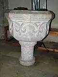 Taufstein unter dem laut einem alten Friedhofsplan eine Quelle entspringt.