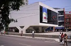 Städtische Bibliothek im Stadtzentrum (Centro), entworfen von Oscar Niemeyer