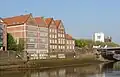 Die „Weserburg“; hinter der Bürgermeister-Smidt-Brücke die Brauerei Beck&nbsp;& Co. (InBev)