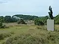 Tegner-Museum bei Dronningmølle mit einer der Außen-Statuen im Park