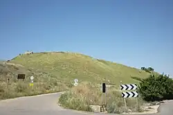 Tell Hazor von Süden mit Turm der Israeliten
