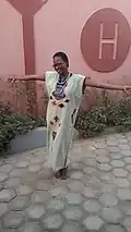 Eine Frau der Senufo in einem Boubou, 2015