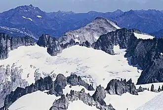 Austera Peak, Austera Towers und McAllister Glacier