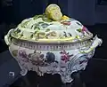 Terrine aus dem kurfürstlichen Hofservice, Bemalung Joseph Zächenberger, 1760–65