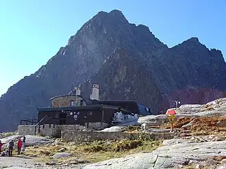 Prostredný hrot oberhalb der Berghütte Téryho chata