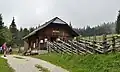 Die Teufelsteinhütte 500&nbsp;m südlich des Gipfels