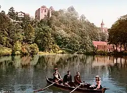 Schlossteich mit Burgruine und Kirche, um 1900