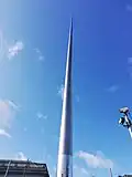 The Spire am Tag von unten