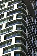 Nahaufnahme der Fassade; März 2025