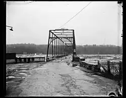 Die Chain Bridge im Hochwasser von 1936