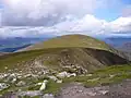 Blick vom Hauptgipfel nach Norden auf den Sgòran Dubh Mor.