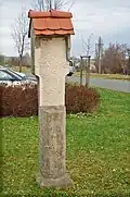 Eine der drei erhaltenen Thelersäulen unweit der Kirche in Höckendorf