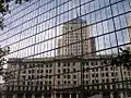 An einer Stelle spiegeln sich die beiden älteren John-Hancock-Gebäude in der Fassade des neuen.