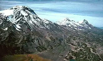 Three Sisters, Blick von Südosten