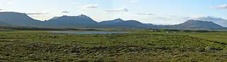 Högnhöfði im Mittelgrund (2.v.l.)