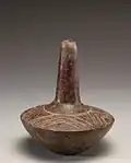 Vase mit geometrischer Verzierung