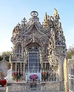 Grabmal auf dem Friedhof von Hauterives