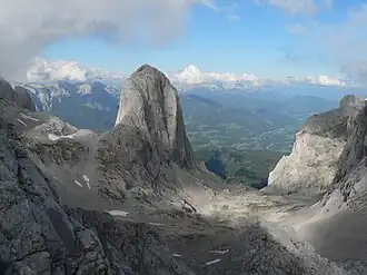 Torsäule von Westen