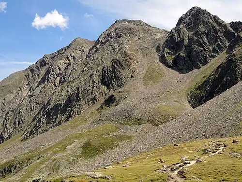 Ansicht von Westen. Von dieser Seite verlief der Anstieg von der Dresdner Hütte.
