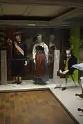 Trachtenausstellung, Oberschwäbische Trachten mit Hochzeitslader