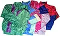 „Shell Suit“-Jacken aus farbigem Nylon-Stoff