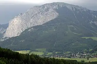 Meßnerin von Südwesten, an ihrem Fuß Tragöß Oberort
