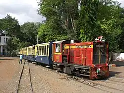 Zug mit Lok Nr. 603 im Bahnhof von Neral