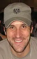 Travis Willingham, der englische Sprecher von K