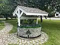 Wasserbrunnen aus Glasflaschen