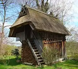 Renovierter alter Treppenspeicher