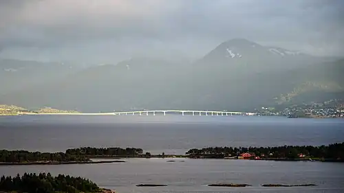 Die Brücke von Molde aus gesehen, Blick nach Süden
