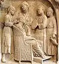 Frisierszene, Detail des Elternpaarpfeilers (um 210/220) FO: Neumagen AO: Rheinisches Landesmuseum Trier