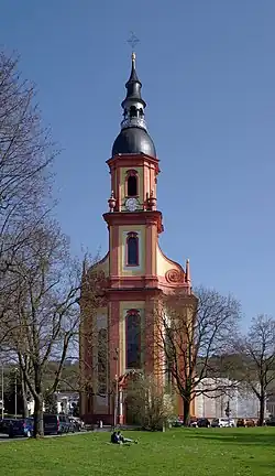 St. Paulin Frontseite in der aktuellen Farbfassung von 2015/2016