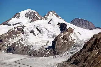 Der Trugberg vom Eggishorn (südliche Richtung) gesehen. Links der Mönch und rechts der Eiger