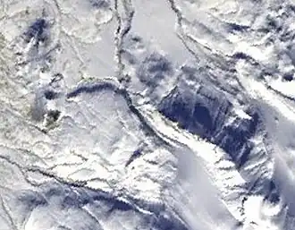 Pillow Ridge (unten rechts) und Tsekone Ridge (oben links)