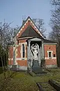 Grabdenkmal von Mathilde Kappeler mit schützendem Marmorengel unter dem Zweisäulentempel, Turgi Ludwigskapelle Ost