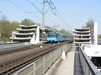 Blick auf die Station von dem nach Ginnheim führenden Steg aus