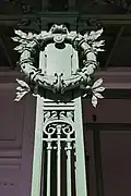 Lorbeerkranz an der Station Stadtpark, ein typisches Gestaltungsmerkmal Wagners