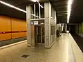 Aufzug auf der Bahnsteigebene