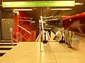 Abgang vom Verteilergeschoss zur Bahnsteigebene