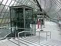 Ebenerdige Schalterhalle