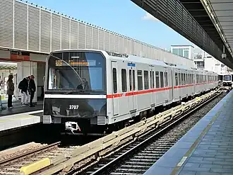 Triebzug 3707/3708 in der Station Ottakring der U3